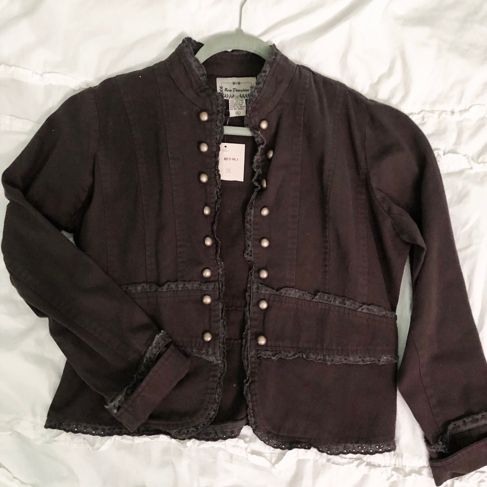 Tailored jacket with brass buttons